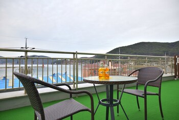 Geoje Jisefo Family Residence Balcony