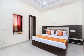 Oyo 10832 Hotel Jb 2 Guestroom