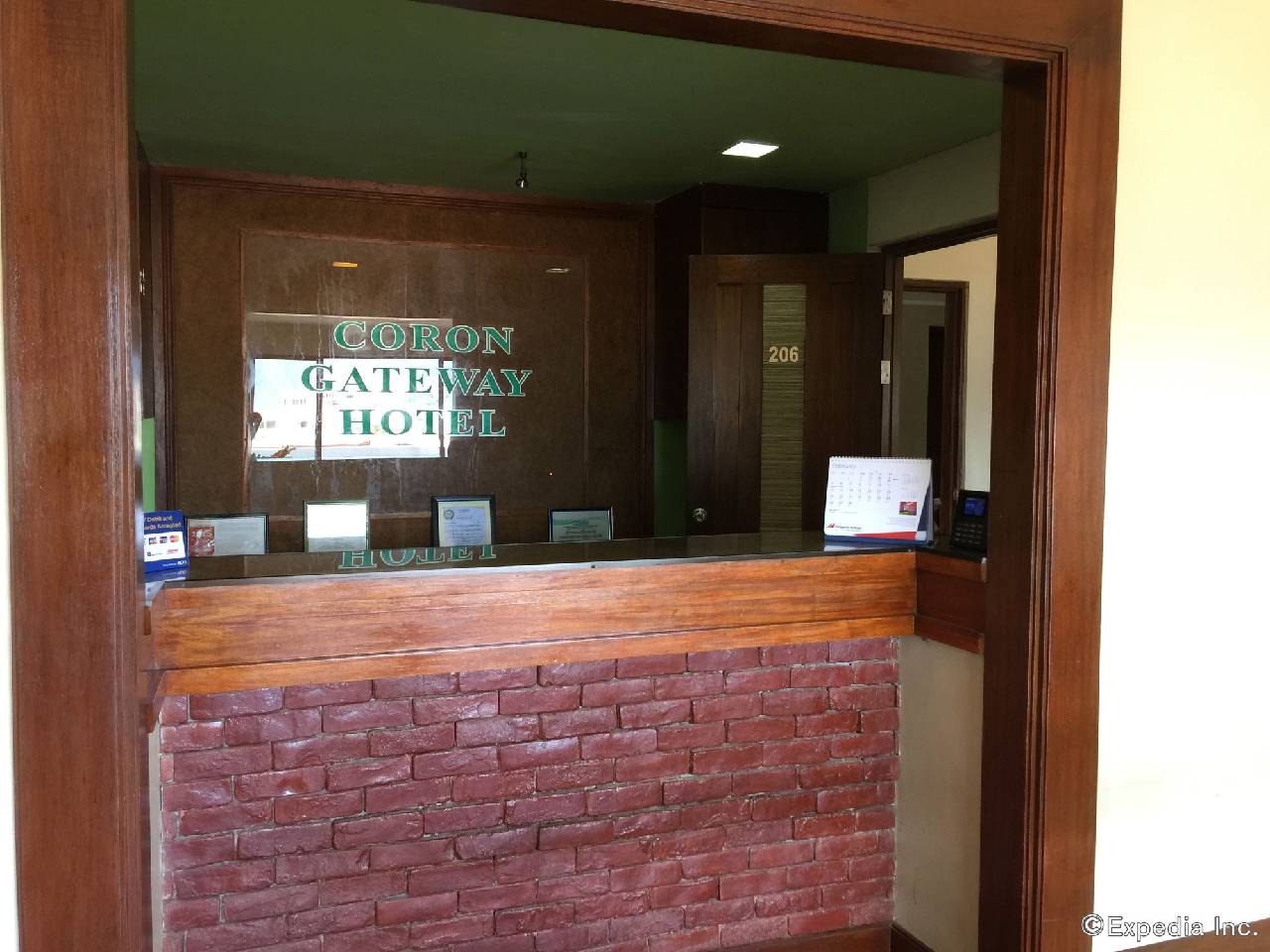 Coron Gateway Hotel & Suites (كورون گاتوی هتل و سوئیتس) 
