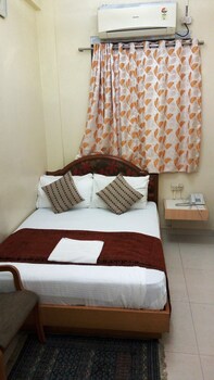 Bentley Hotel Churchgate Guestroom