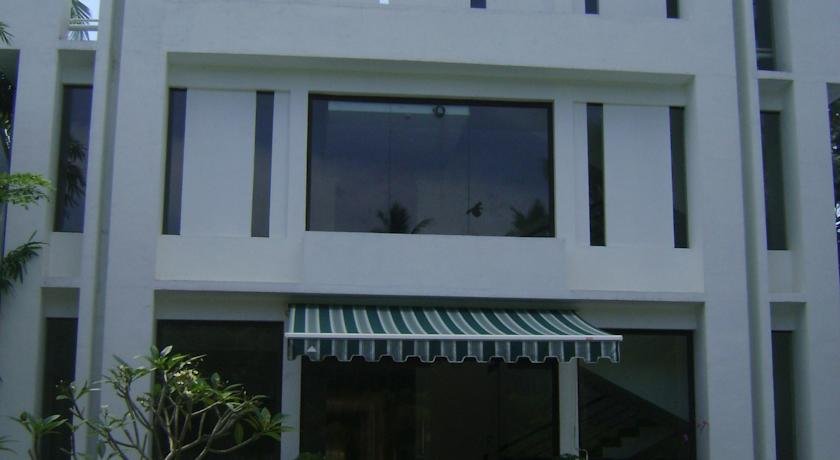 Rendezvous Beach Resort 