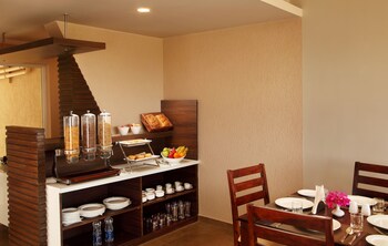 At Home B&b Dona Paula Breakfast Area