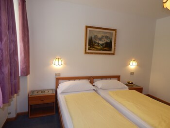 Chalet Pradat Guestroom