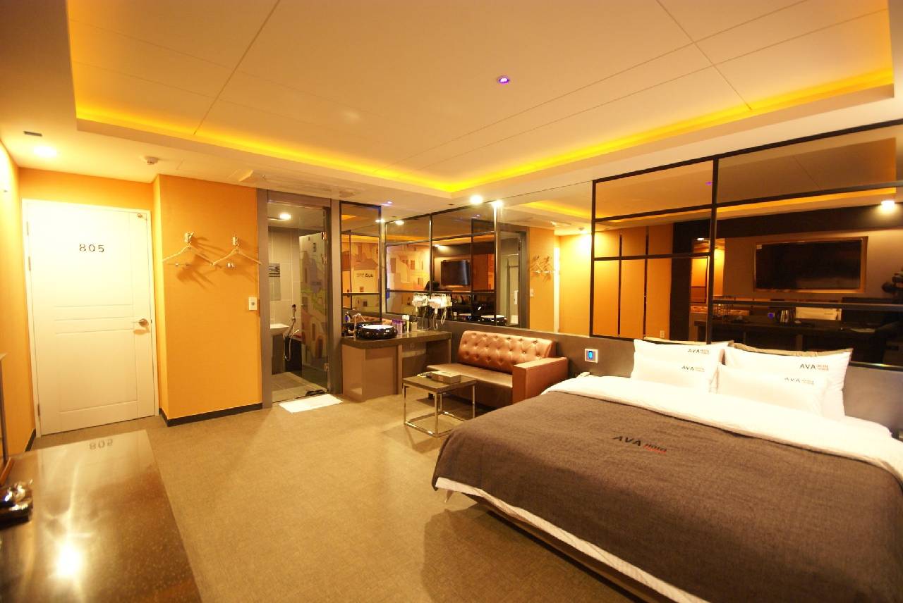 Ava Hotel Changwon (آوا هتل چانگوون) 