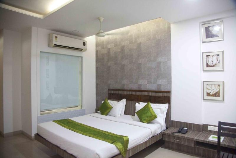 Treebo Admiral Suites Room