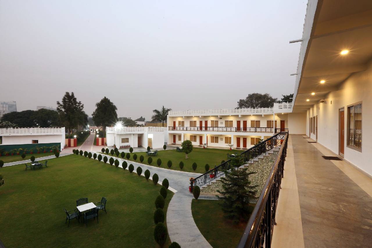 Aapno Ghar Resort 