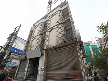 Oyo 14390 Hotel Samrat Exterior