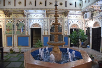 Hotel Shahi Palace Fountain