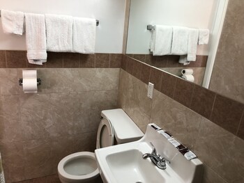 A Fisher's Inn Motel Bathroom
