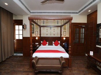 Oyo 22833 Laalmati Castle Guestroom