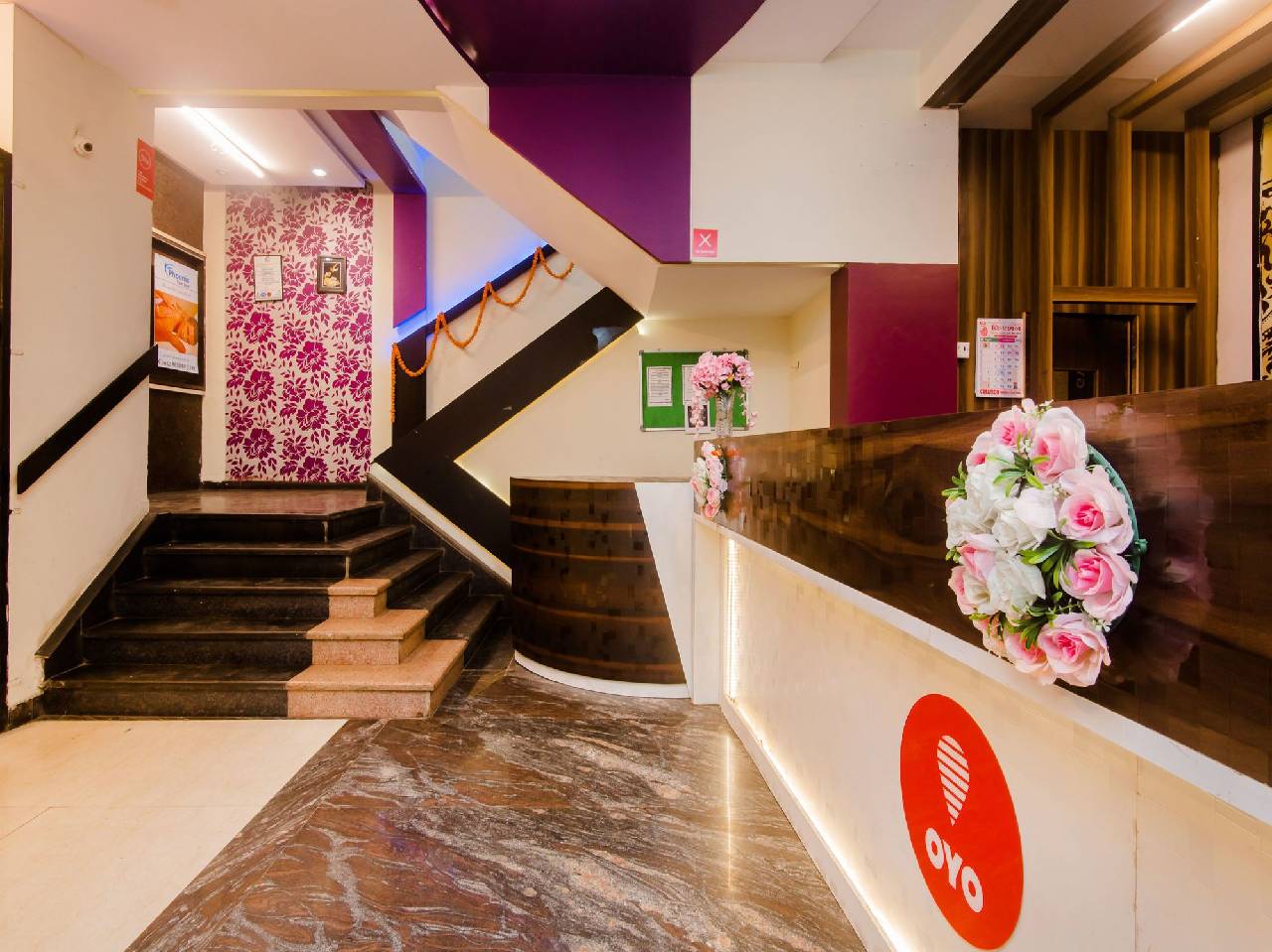 Oyo 11855 Phoenix Hotel 