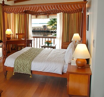 Lemon Tree Vembanad Guestroom