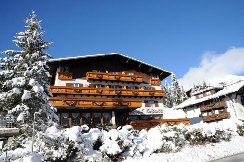 Hotel Cristallo (هتل كریستالو) 