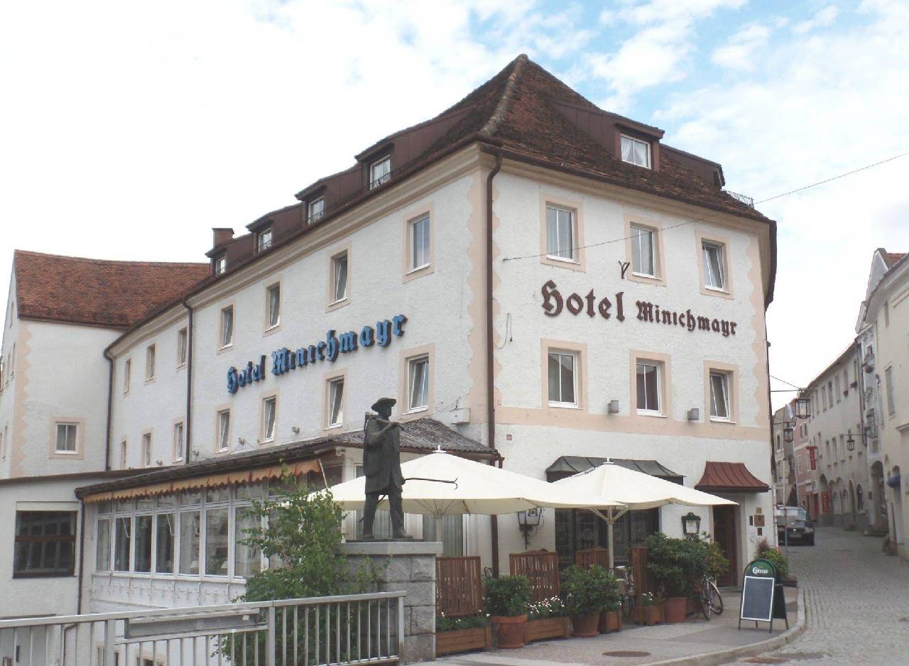 Hotel Restaurant Minichmayr (هتل رستاورانت مینیچمیر) 