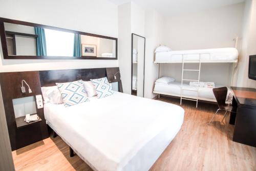 Hotel Petit Palace Plaza De La Reina Valencia Solbooking Beach