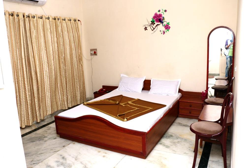 Hotel Maheshwari 