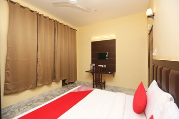 Oyo 16562 Flagship Sector 11 Guestroom