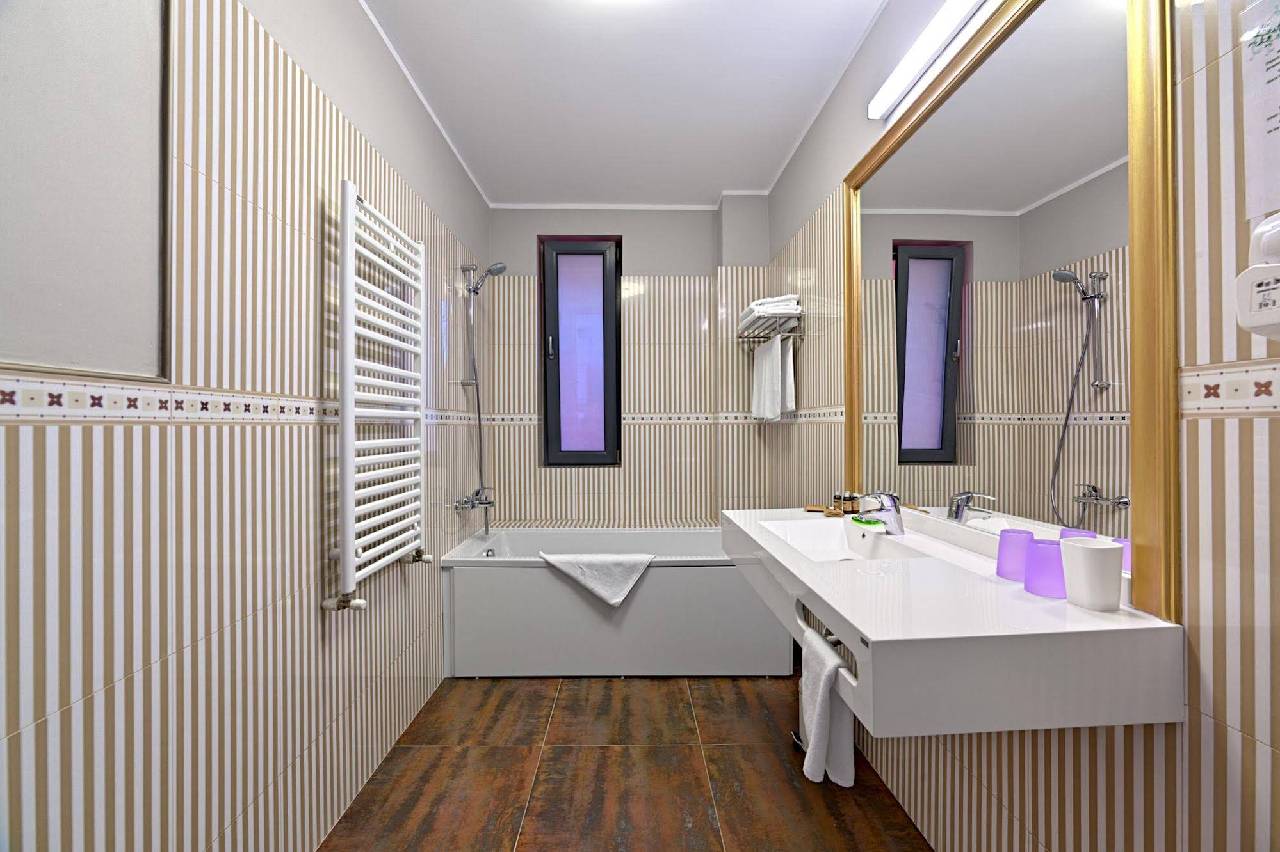 Hotel Tomis 
