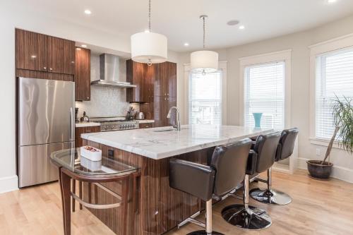 Sawyer On Jones Hill Condo (ساویر آن جونس هیل کاندو) 