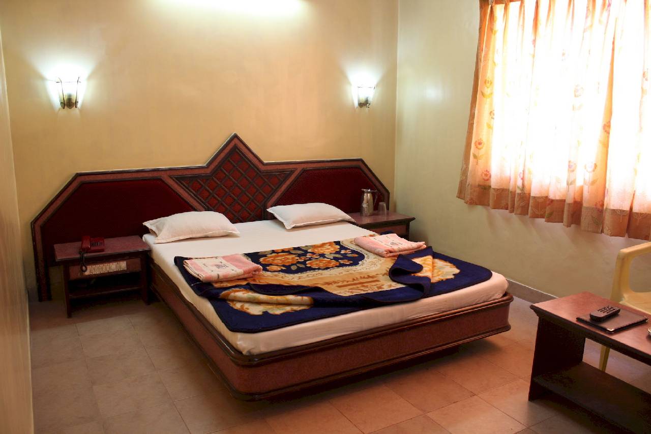 Hotel Jambhale Palace (هتل جامبهال پالاس) 