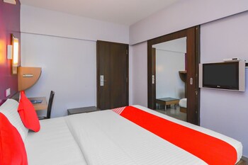 Oyo 18803 Smart Inn Guestroom