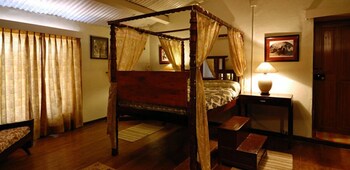 Lymond House Guestroom
