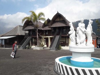 Batur Lakeside Huts Lobby