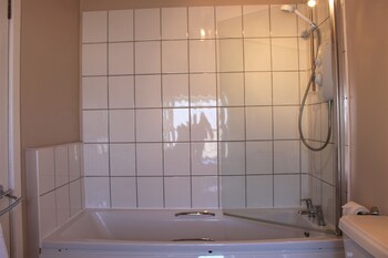 Garmouth Hotel Bathroom Amenities