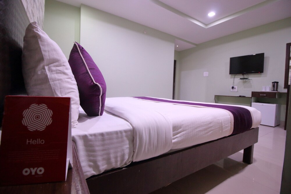 Hotel Silver Oak Guestroom