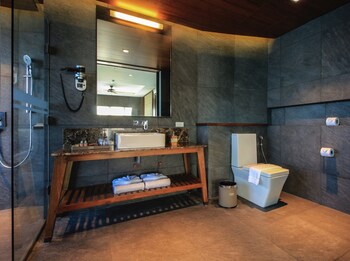 Two Seasons Coron Bayside Hotel (توو سیزنس كورون بیسید هتل) Guestroom