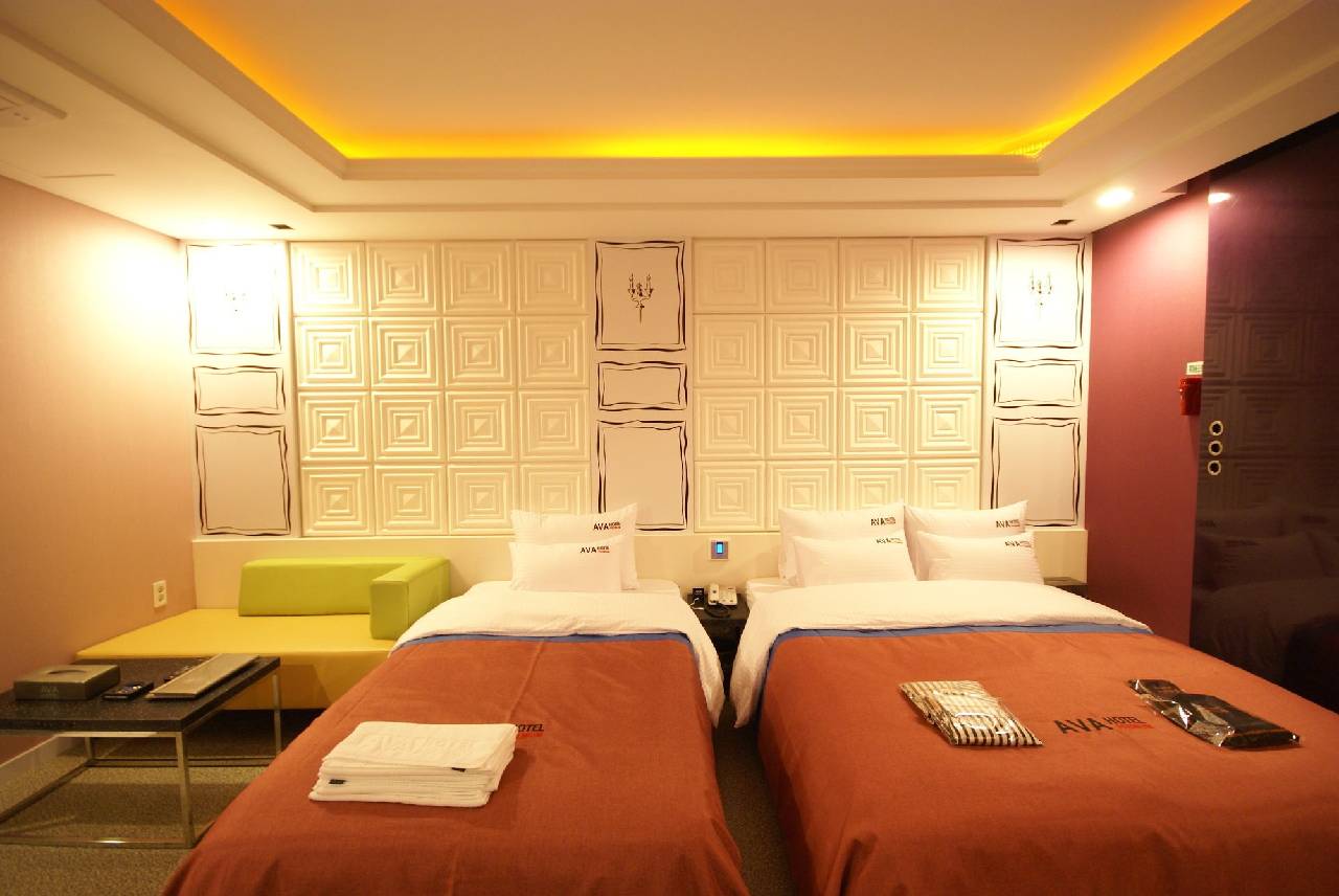 Ava Hotel Changwon (آوا هتل چانگوون) 