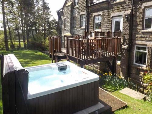 Housekeepers Barnard Castle (هوسكیپرس بارنارد كاستل) 