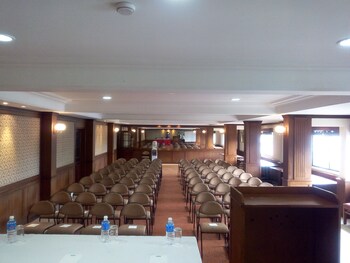 Issacs Residency Meeting Facility