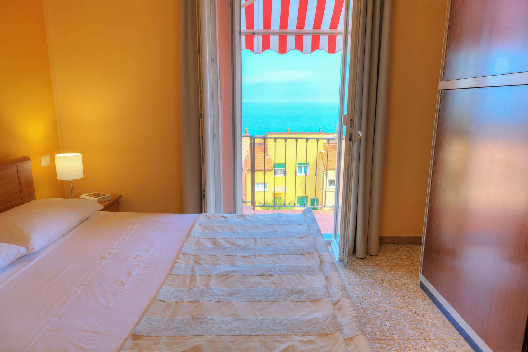 Villa Magnolia Costarainera 