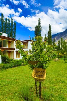 Hunder Resort Garden
