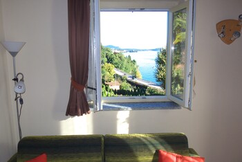 Nina & Berto Guestroom