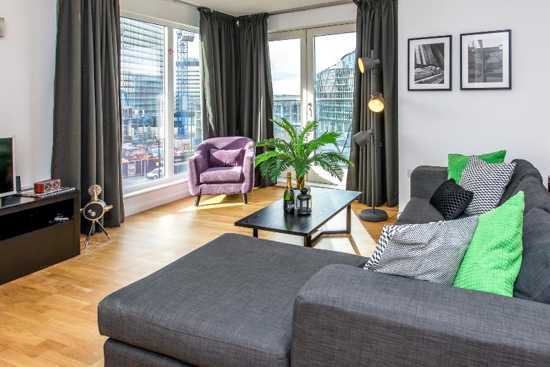 Approved Serviced Apartments Skyline Room