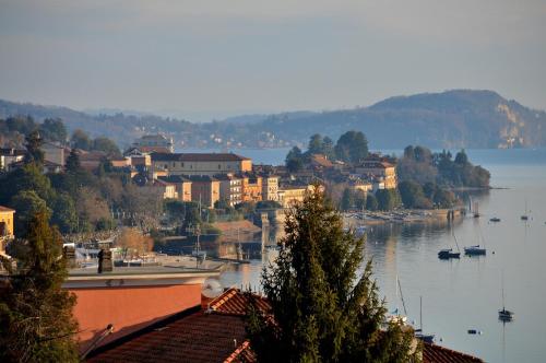 Giardino Nel Cielo Appartamento In Villa D'epoca Con Vista Lago A Verbania 
