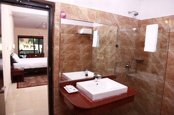Corbett Riverside Resort Bathroom