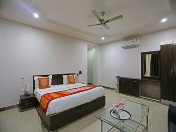 Oyo 4635 Sheetal Hotel Guestroom