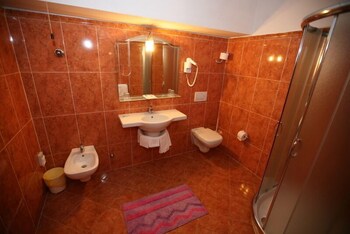 Hotel Tirreno Bathroom