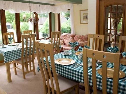 Riverside Lodge Gardens (ریورسید لاج گاردنس) 