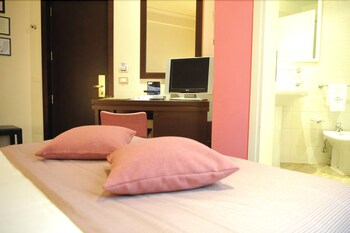 Hotel Casali Guestroom
