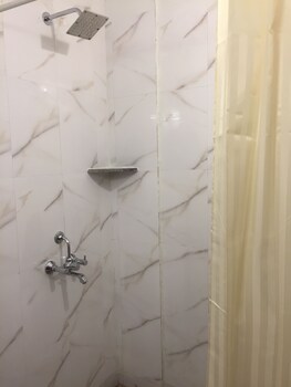 Morjim Coco Palms Resort Bathroom