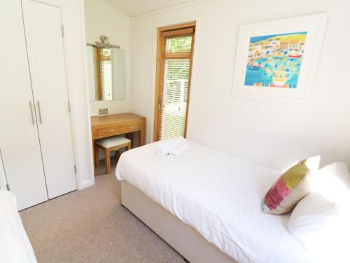 6 Streamside Looe 