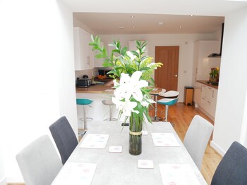 Town House Apartments Featured Image
