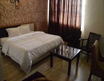 The Royal Paradise Guestroom