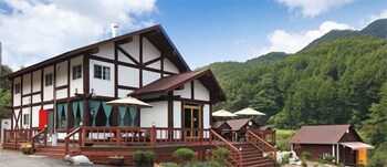 Muju Moon River Pension Exterior