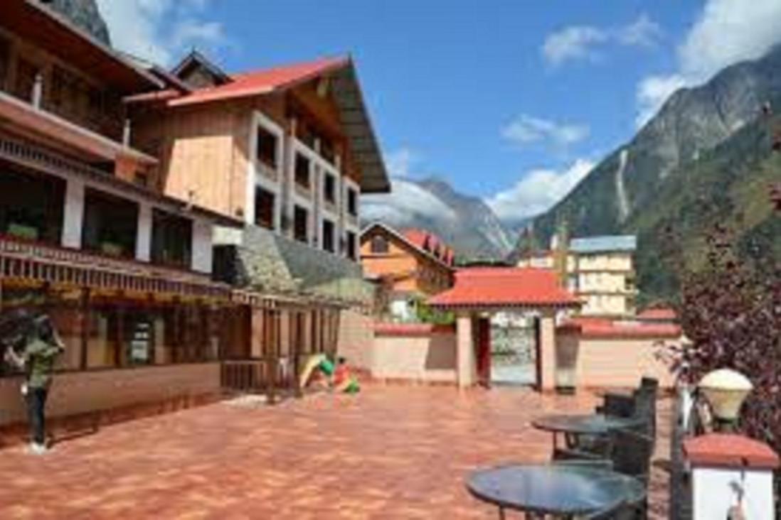 Yarlam Resort 