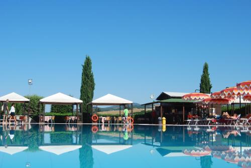 Hotel Fattoria Belvedere (هتل فاتوریا بلودر) 